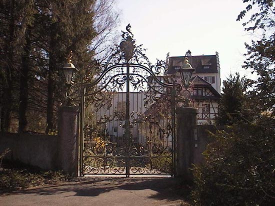 Eingangstor Schloss Bellikon